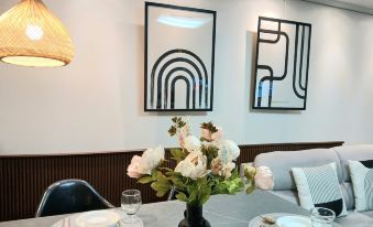 Yongsan Hyochang Park 3 minutes, breakfast included, luggage storage service,