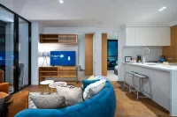 High-Rise CBD Apt L50 | Luxe City Views + Parking