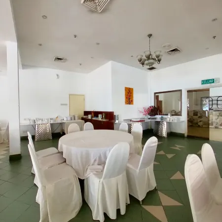 18pax GFloor 4R4B Dual-Key DOORSTEP PRIVATE BEACH, WATERSPORT, POOL, BBQ SET, WIFI