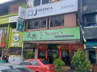J Hotel Petaling Jaya 鄰近鄧普勒路站的酒店