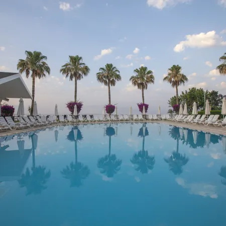 Falcon Hotel