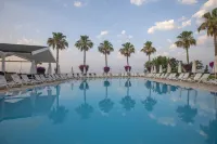 Falcon Hotel - Rooftop Pools