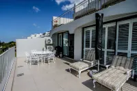 Elegant 2BR Oceanview Apartment Umhlanga | Pool & Beach