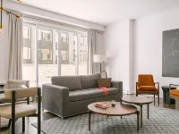 Nester Finn Square Victoria Hotels near Quebecor