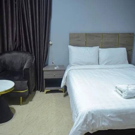 Living Space Apartment Emerald Suite