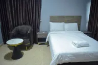 Living Space Apartment Emerald Suite - Apartemen