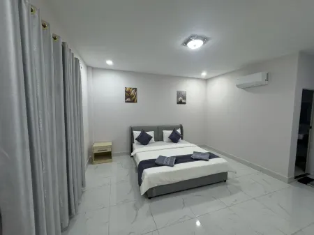 Rosi Guesthouse & Coffee3 Отели рядом с достопримечательностью «University of Management and Economic»