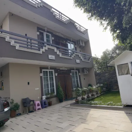 RU YI HOTEL(SMC-PRIVATE) LIMITED Отели рядом с достопримечательностью «Торговый центр Centaurus»