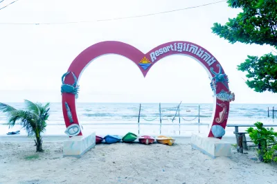 The Mangrove Beach Resort Hotel di Kampong Seila