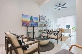 Green Villa Apartment by Favspace