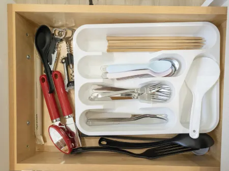 Vancouver quiet cozy 2BR1BA private entry suite near Skytrain Отели рядом с достопримечательностью «Дэвид Томпсон Секондари Скул»