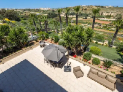 Villa Nirvana - 4 bedrooms (sleeps 8 + 2 kids) Qala village Hotels in Qala