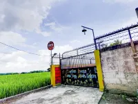 OYO 90303 Cafe & Homestay Kolam Pancing Abah Hotels in Singosari