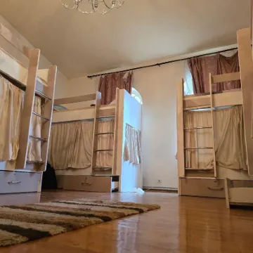 Cafe Terrace Hostel 鄰近火焰塔的酒店