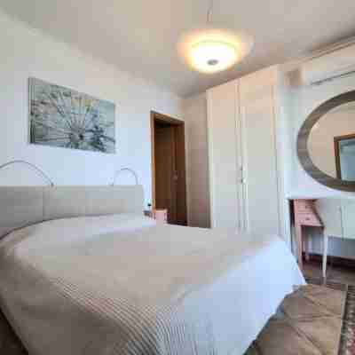 Four bedroom beach apartment Sveti Stefan Rooms