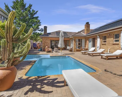 Sunset Residence Hotels near Paddocks shopping Centre