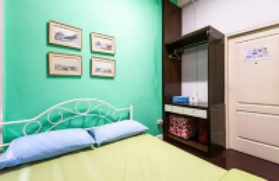 หนึ่งหนึ่งสามเจ็ด โฮสเทล