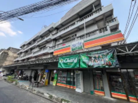 SRINN House, Bangkok โรงแรมใกล้ท่าเรือด่วนคลองตัน