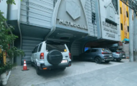 Home Me Hotel by RedDoorz