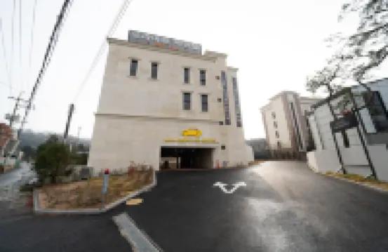 Lua Premium Unmanned Hotel
