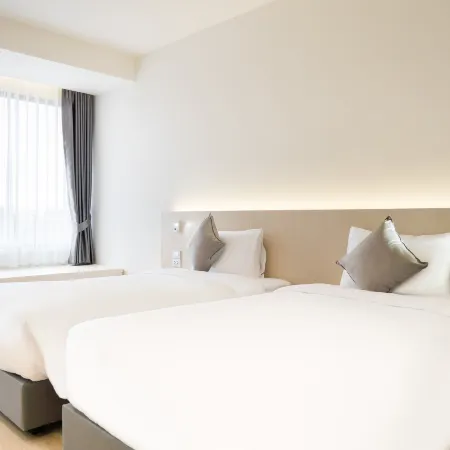 Louis Residence Hotel Отели рядом с достопримечательностью «Храм Сала Лой»