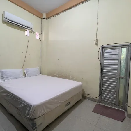 Hotel O Qq Kost Near Pantai Kebesaran Beach