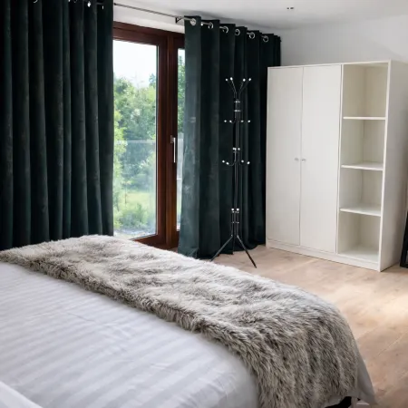 MEDWAY VIEW LUXE HOUSE in Maidstone City Centre with free on-site Parking Отели рядом с достопримечательностью «Tyrwhitt-Drake Museum»