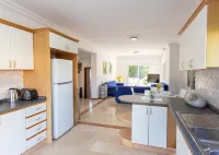 Nando Villa Walk toMerit Park & Kaya Palazzo by HK - Villas