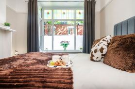 4 bed contractor house | NEC, airport & JLR