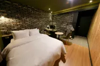 hotel moon - 停車場
