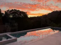 Lapineta| Luxury Villa with Pool & Sunset Views - Uima-altaat
