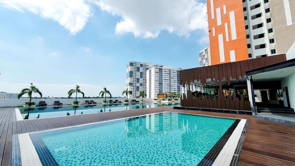 Seaview Pent House 3BR 10pax Meritus Residensi