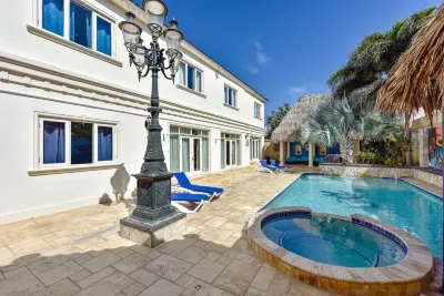 La Casa Più Bella - Luxury Villa - Where the customer is king Malmok Beach附近的飯店
