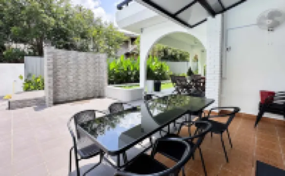 Damansara Heights Luxury Villa with Pool (16 pax)