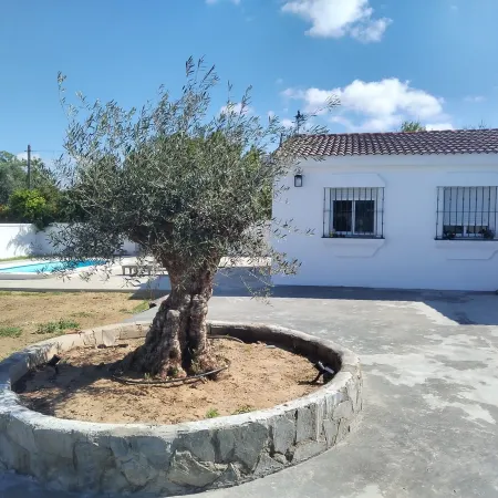 ELIÁ Stylish Holiday Chalet with Private Pool, BBQ