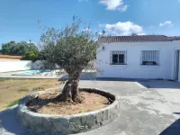 ELIÁ Stylish Holiday Chalet with Private Pool, BBQ