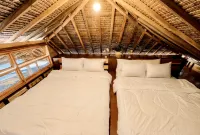 Sundown Farm Stay | Pinewood Villa with Pool