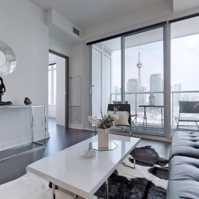 JLadybug Suites | Stunning CN Tower View 2BR Hotels near أرض المعارض