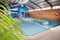 Luxury Modern Family Lodge with Pools, Linen & Activity Pass in Award-Winning Holiday Park