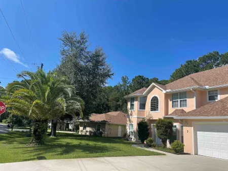 Beautiful Pool Home near the I95 Exit 284