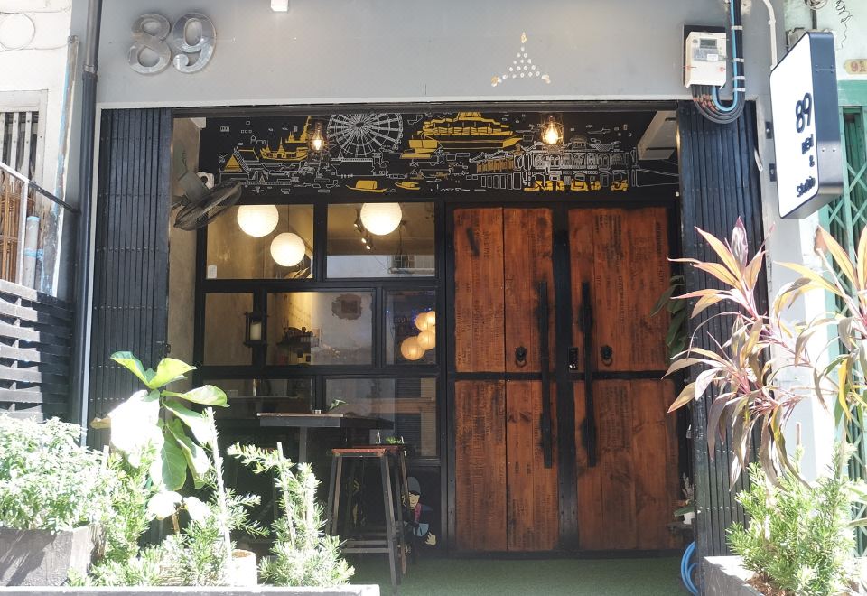 89 Bed & Studio hostel Images