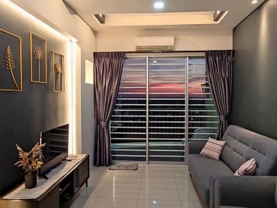 Majestic Sanctuary Homestay Netflix / 2 Carpark