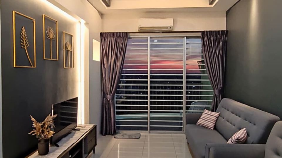 Majestic Sanctuary Homestay Netflix / 2 Carpark