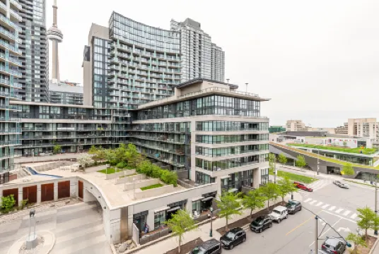 RivetStays - The Parade 1