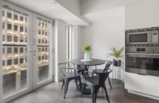 리벳스테이즈 - 더 영 그랜드 스위트