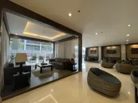 1BR Condo Unit with Balcony 15th Flr | Pool View near MOA