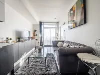 Toronto CityPlace Condo near Waterfront & CN Tower 鄰近加拿大國家電視塔的酒店