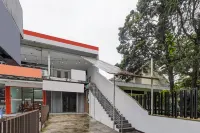 SPOT ON 94730 The Chatter Place Dipatiukur Hotels in Bandung City