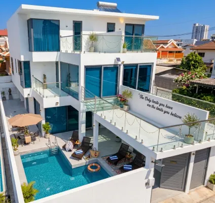 Villa with private pool in Pattaya central Near walking street & Phratamnak