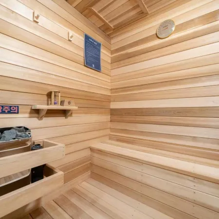Daejeon Yuseong Manwol Hotel (Hanok) Отели рядом с достопримечательностью «Корейский институт передовых технологий (KAIST)»